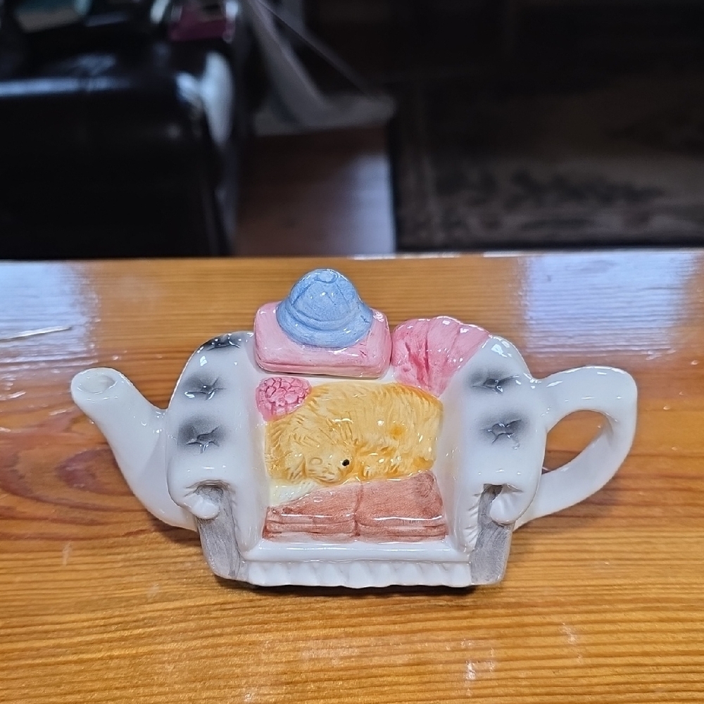 CKAO Charming Ceramic Teapot with Cozy Dog Design